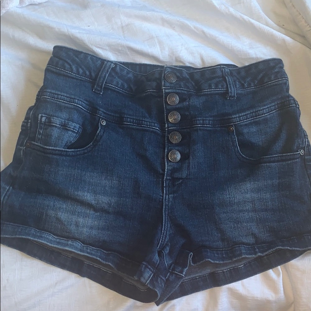 denim, high-waisted delia’s shorts